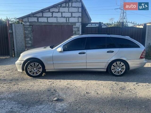 Сірий Мерседес Ц-Клас, об'ємом двигуна 2.1 л та пробігом 445 тис. км за 6100 $, фото 1 на Automoto.ua