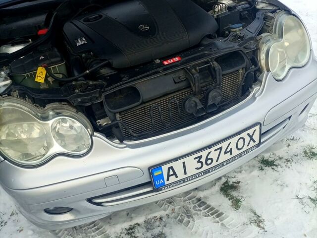 Серый Мерседес Ц-Класс, объемом двигателя 2.1 л и пробегом 349 тыс. км за 6500 $, фото 1 на Automoto.ua