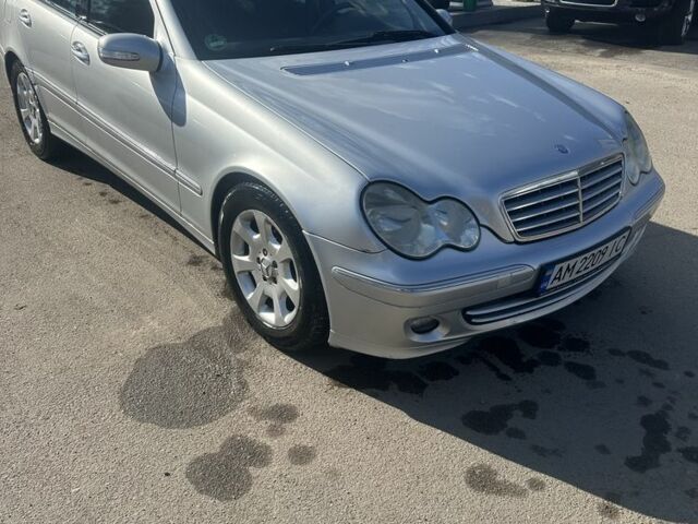 Сірий Мерседес Ц-Клас, об'ємом двигуна 2.1 л та пробігом 264 тис. км за 4700 $, фото 1 на Automoto.ua