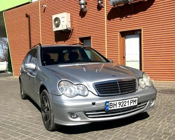Серый Мерседес Ц-Класс, объемом двигателя 2.2 л и пробегом 250 тыс. км за 6500 $, фото 1 на Automoto.ua