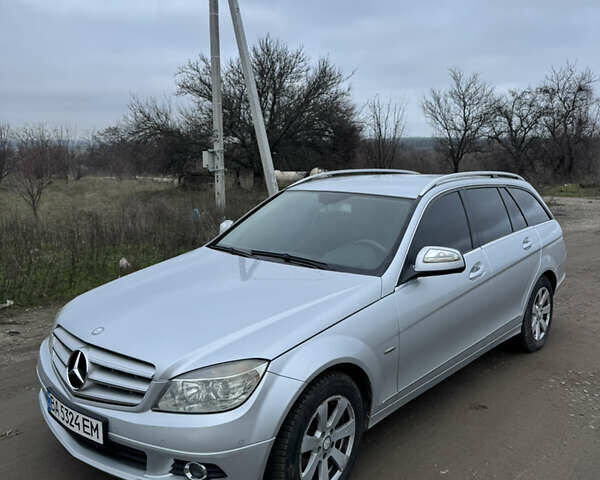 Сірий Мерседес Ц-Клас, об'ємом двигуна 2.15 л та пробігом 326 тис. км за 8100 $, фото 1 на Automoto.ua