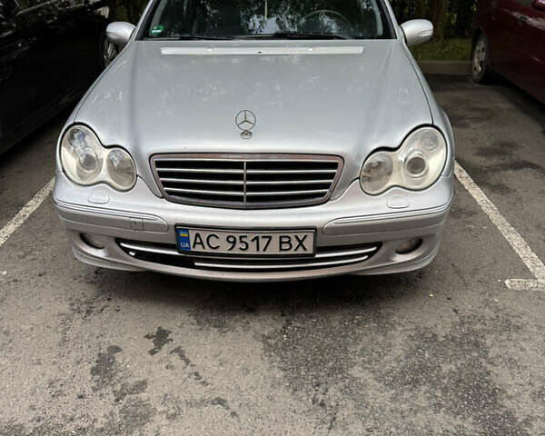 Сірий Мерседес Ц-Клас, об'ємом двигуна 2.1 л та пробігом 300 тис. км за 5200 $, фото 1 на Automoto.ua