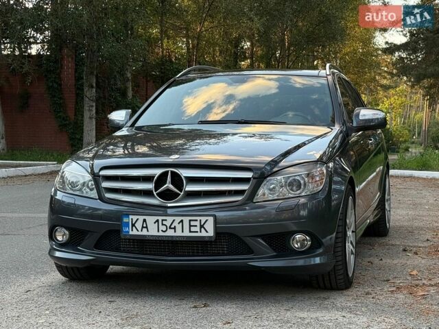 Сірий Мерседес Ц-Клас, об'ємом двигуна 3 л та пробігом 299 тис. км за 15900 $, фото 1 на Automoto.ua