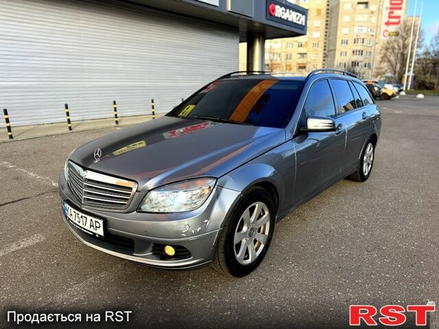 Серый Мерседес Ц-Класс, объемом двигателя 2.5 л и пробегом 315 тыс. км за 7000 $, фото 1 на Automoto.ua