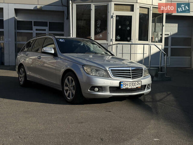 Серый Мерседес Ц-Класс, объемом двигателя 2.2 л и пробегом 327 тыс. км за 8200 $, фото 1 на Automoto.ua