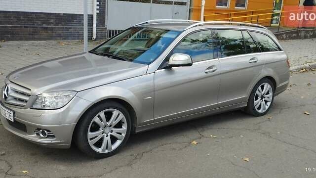 Сірий Мерседес Ц-Клас, об'ємом двигуна 2.1 л та пробігом 280 тис. км за 8200 $, фото 1 на Automoto.ua