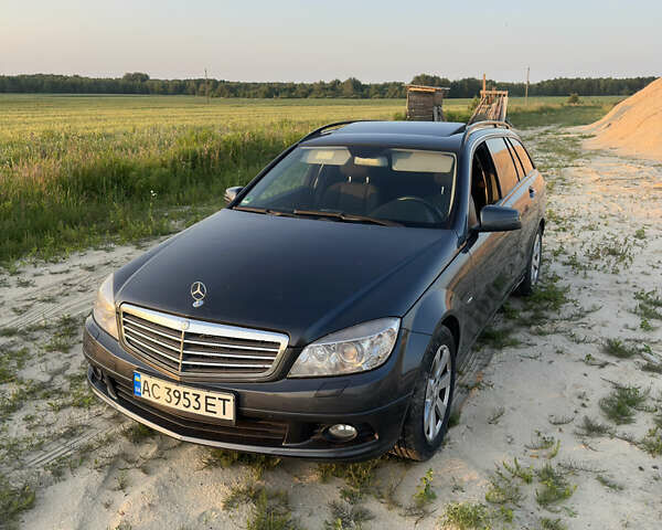 Серый Мерседес Ц-Класс, объемом двигателя 2.14 л и пробегом 310 тыс. км за 8000 $, фото 1 на Automoto.ua
