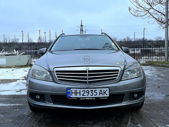 Сірий Мерседес Ц-Клас, об'ємом двигуна 2.1 л та пробігом 360 тис. км за 8400 $, фото 1 на Automoto.ua