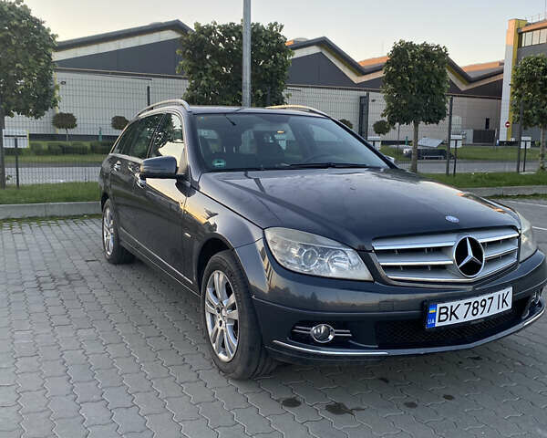 Сірий Мерседес Ц-Клас, об'ємом двигуна 2.2 л та пробігом 280 тис. км за 8800 $, фото 1 на Automoto.ua