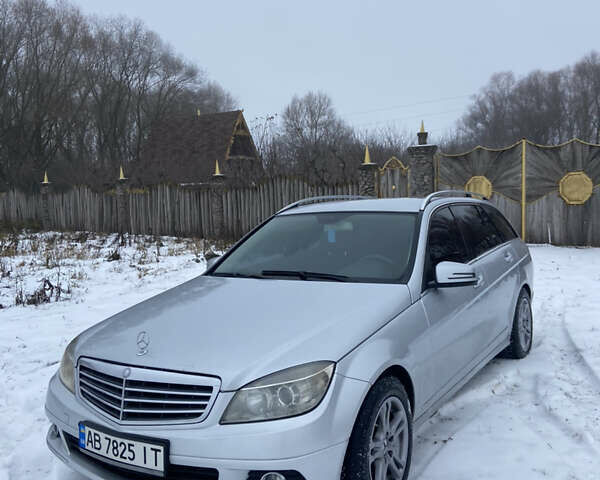 Серый Мерседес Ц-Класс, объемом двигателя 2.2 л и пробегом 300 тыс. км за 7500 $, фото 1 на Automoto.ua