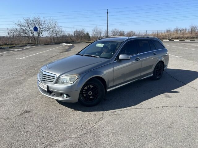 Серый Мерседес Ц-Класс, объемом двигателя 2.1 л и пробегом 397 тыс. км за 8500 $, фото 1 на Automoto.ua