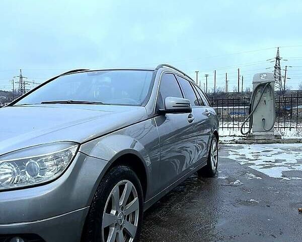 Серый Мерседес Ц-Класс, объемом двигателя 2.1 л и пробегом 360 тыс. км за 8400 $, фото 1 на Automoto.ua