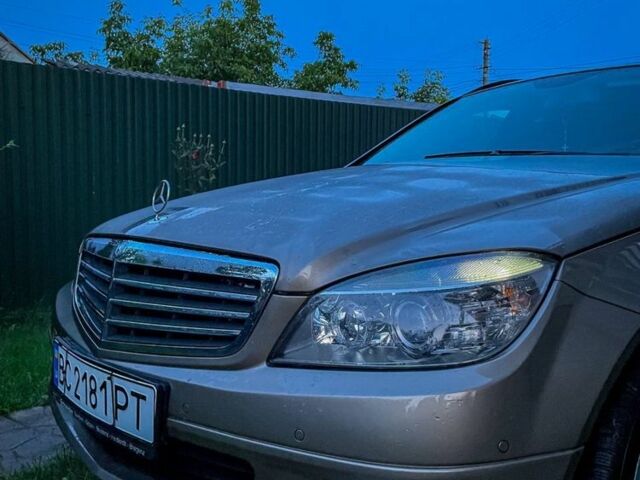 Мерседес Ц-Класс 2009 в Новояворовск на Automoto.ua Серый Мерседес Ц-Класс, объемом двигателя 2.1 л и пробегом 362 тыс. км за 8000 $, фото 1 на Automoto.ua