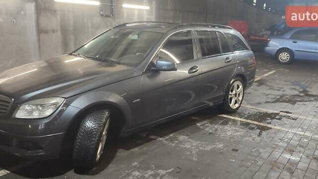Сірий Мерседес Ц-Клас, об'ємом двигуна 2.1 л та пробігом 350 тис. км за 6800 $, фото 1 на Automoto.ua