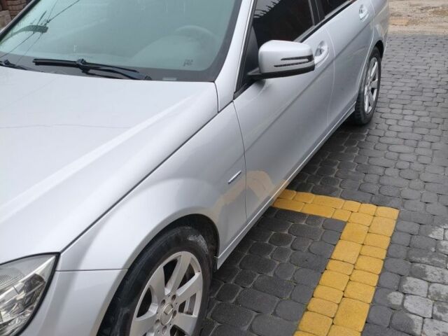 Сірий Мерседес Ц-Клас, об'ємом двигуна 2.1 л та пробігом 332 тис. км за 9200 $, фото 1 на Automoto.ua