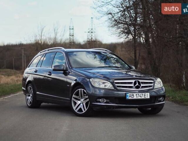 Серый Мерседес Ц-Класс, объемом двигателя 2.2 л и пробегом 250 тыс. км за 10000 $, фото 1 на Automoto.ua