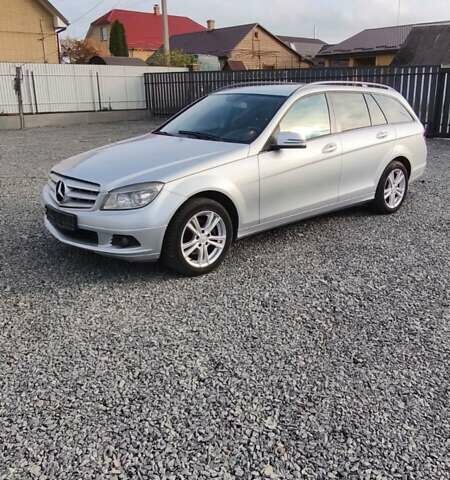 Серый Мерседес Ц-Класс, объемом двигателя 2.2 л и пробегом 449 тыс. км за 5300 $, фото 1 на Automoto.ua