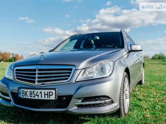 Сірий Мерседес Ц-Клас, об'ємом двигуна 2.1 л та пробігом 330 тис. км за 8900 $, фото 1 на Automoto.ua