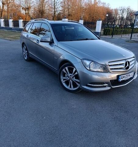 Сірий Мерседес Ц-Клас, об'ємом двигуна 3 л та пробігом 279 тис. км за 13600 $, фото 1 на Automoto.ua