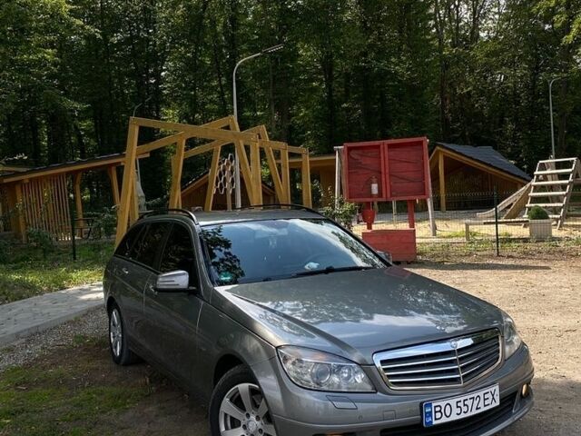 Сірий Мерседес Ц-Клас, об'ємом двигуна 2.14 л та пробігом 350 тис. км за 9800 $, фото 1 на Automoto.ua