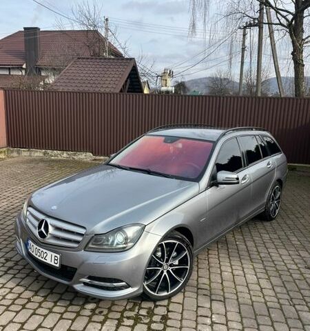 Сірий Мерседес Ц-Клас, об'ємом двигуна 2.14 л та пробігом 356 тис. км за 10700 $, фото 1 на Automoto.ua