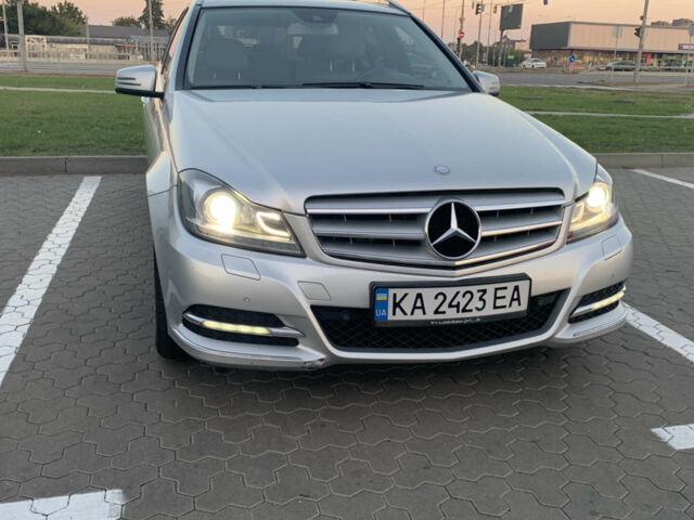 Сірий Мерседес Ц-Клас, об'ємом двигуна 2.2 л та пробігом 339 тис. км за 11200 $, фото 1 на Automoto.ua