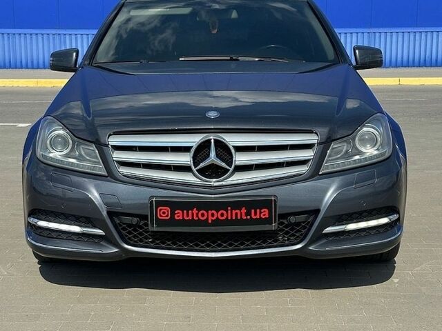 Сірий Мерседес Ц-Клас, об'ємом двигуна 2.99 л та пробігом 372 тис. км за 11000 $, фото 1 на Automoto.ua