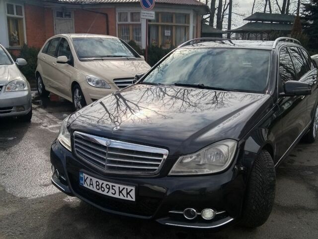 Сірий Мерседес Ц-Клас, об'ємом двигуна 2.99 л та пробігом 260 тис. км за 12500 $, фото 1 на Automoto.ua