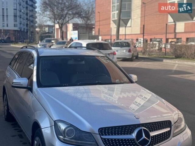 Серый Мерседес Ц-Класс, объемом двигателя 2.14 л и пробегом 310 тыс. км за 9500 $, фото 1 на Automoto.ua