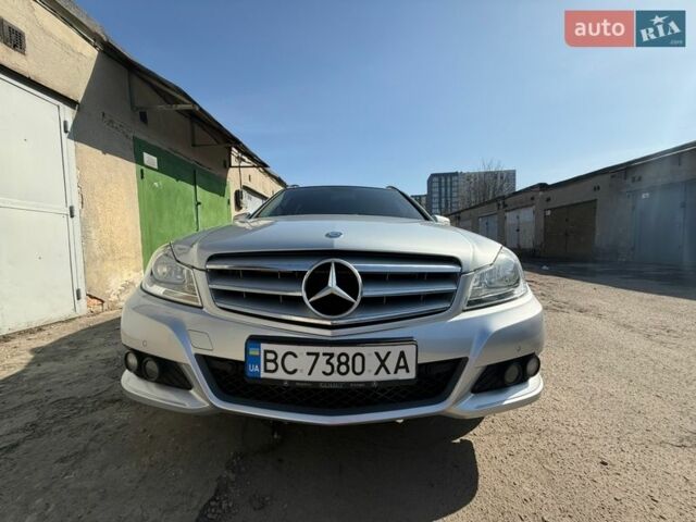Сірий Мерседес Ц-Клас, об'ємом двигуна 2.14 л та пробігом 302 тис. км за 11800 $, фото 1 на Automoto.ua