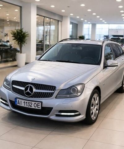 Сірий Мерседес Ц-Клас, об'ємом двигуна 2.14 л та пробігом 305 тис. км за 11500 $, фото 1 на Automoto.ua