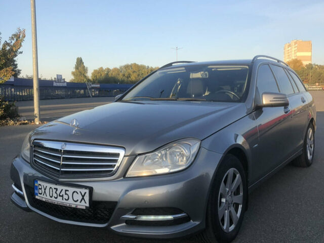 Сірий Мерседес Ц-Клас, об'ємом двигуна 2.1 л та пробігом 320 тис. км за 10500 $, фото 1 на Automoto.ua