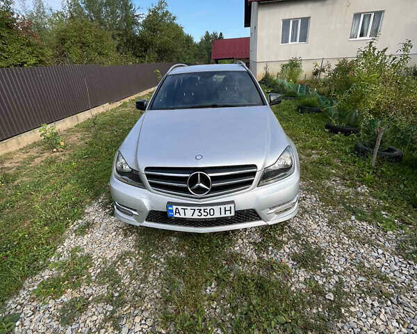 Серый Мерседес Ц-Класс, объемом двигателя 2.2 л и пробегом 159 тыс. км за 15000 $, фото 1 на Automoto.ua