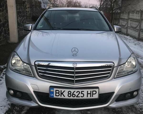 Сірий Мерседес Ц-Клас, об'ємом двигуна 2.14 л та пробігом 436 тис. км за 9500 $, фото 1 на Automoto.ua