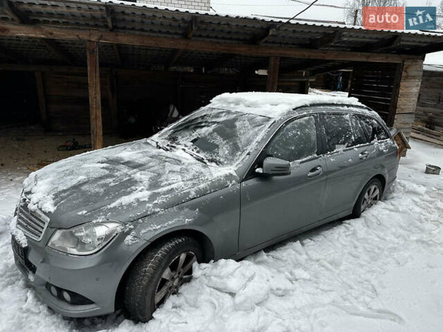 Серый Мерседес Ц-Класс, объемом двигателя 2.2 л и пробегом 288 тыс. км за 7000 $, фото 1 на Automoto.ua