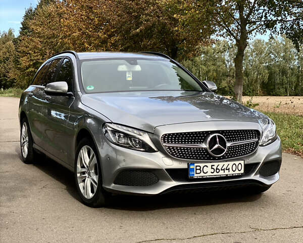 Серый Мерседес Ц-Класс, объемом двигателя 2.2 л и пробегом 325 тыс. км за 14999 $, фото 1 на Automoto.ua