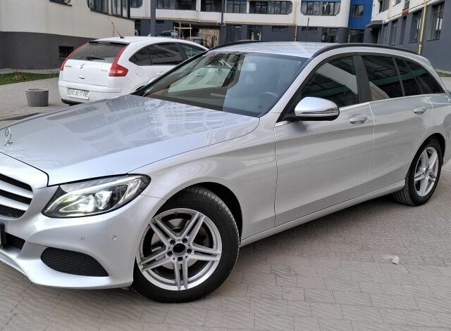 Серый Мерседес Ц-Класс, объемом двигателя 2.1 л и пробегом 305 тыс. км за 18800 $, фото 1 на Automoto.ua