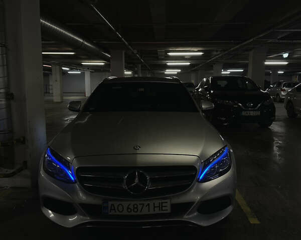 Серый Мерседес Ц-Класс, объемом двигателя 2.2 л и пробегом 253 тыс. км за 17500 $, фото 1 на Automoto.ua