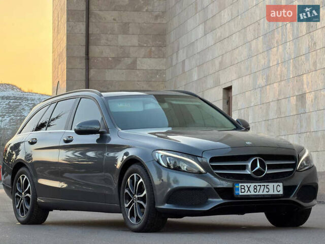 Сірий Мерседес Ц-Клас, об'ємом двигуна 2.14 л та пробігом 297 тис. км за 16000 $, фото 1 на Automoto.ua