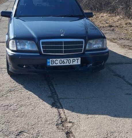 Синий Мерседес Ц-Класс, объемом двигателя 2.2 л и пробегом 300 тыс. км за 2200 $, фото 1 на Automoto.ua