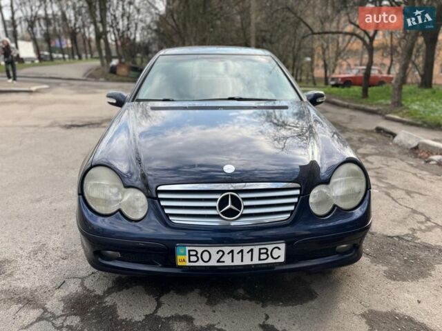 Синій Мерседес Ц-Клас, об'ємом двигуна 2 л та пробігом 223 тис. км за 3950 $, фото 1 на Automoto.ua
