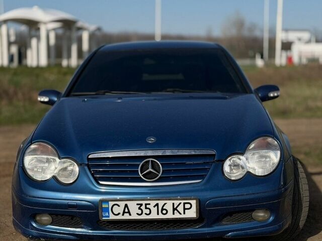Синій Мерседес Ц-Клас, об'ємом двигуна 2 л та пробігом 270 тис. км за 3900 $, фото 1 на Automoto.ua