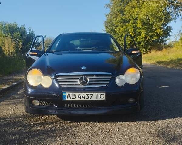 Синий Мерседес Ц-Класс, объемом двигателя 2 л и пробегом 209 тыс. км за 6000 $, фото 1 на Automoto.ua