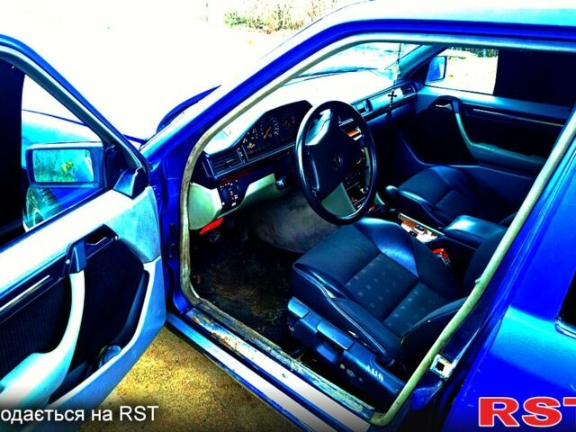 Синій Мерседес Ц-Клас, об'ємом двигуна 2.6 л та пробігом 300 тис. км за 3500 $, фото 1 на Automoto.ua