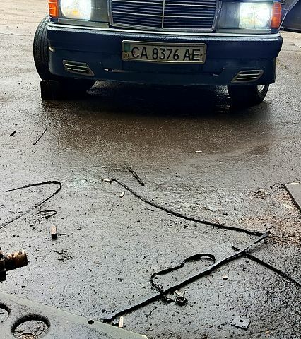 Синий Мерседес Ц-Класс, объемом двигателя 2 л и пробегом 230 тыс. км за 1700 $, фото 1 на Automoto.ua