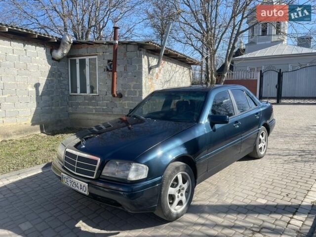 Синий Мерседес Ц-Класс, объемом двигателя 2.2 л и пробегом 628 тыс. км за 2400 $, фото 1 на Automoto.ua