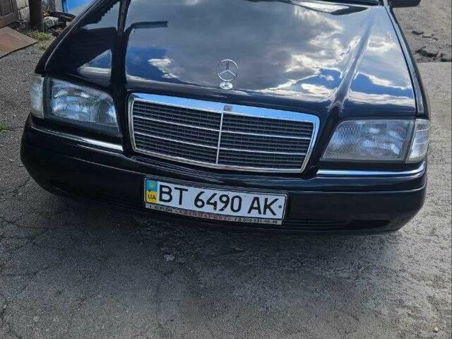 Синій Мерседес Ц-Клас, об'ємом двигуна 1.8 л та пробігом 350 тис. км за 3000 $, фото 1 на Automoto.ua