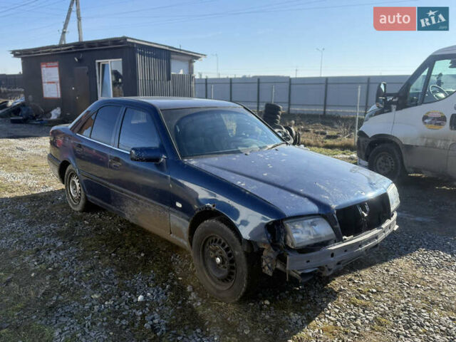 Синій Мерседес Ц-Клас, об'ємом двигуна 1.8 л та пробігом 280 тис. км за 1399 $, фото 1 на Automoto.ua