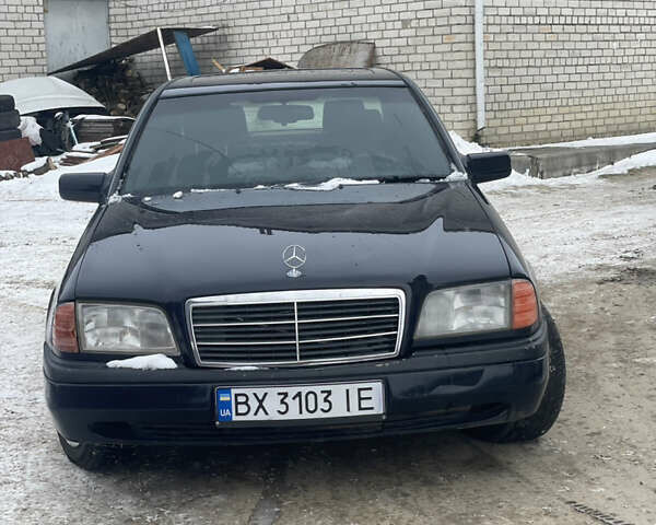 Синій Мерседес Ц-Клас, об'ємом двигуна 1.8 л та пробігом 410 тис. км за 1650 $, фото 1 на Automoto.ua
