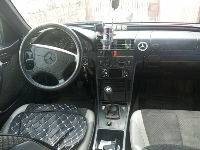 Синій Мерседес Ц-Клас, об'ємом двигуна 1.8 л та пробігом 494 тис. км за 2000 $, фото 1 на Automoto.ua